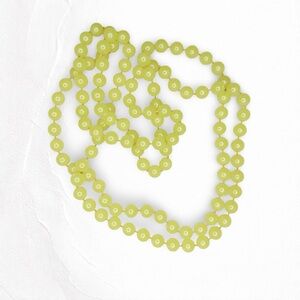 5152u. Plastic Yellow Beaded Necklace